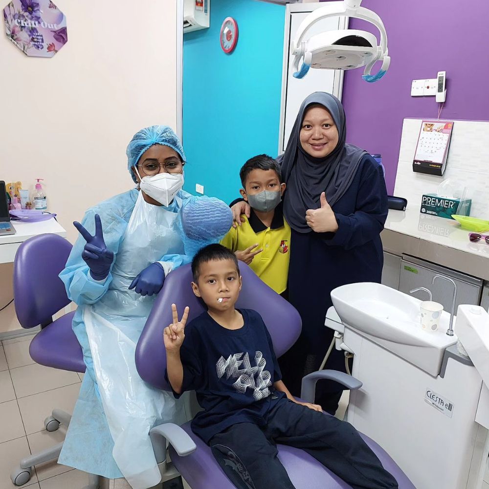 dentists and kids at Klinik Pergigian ADL, Petaling Jaya Dental Clinic